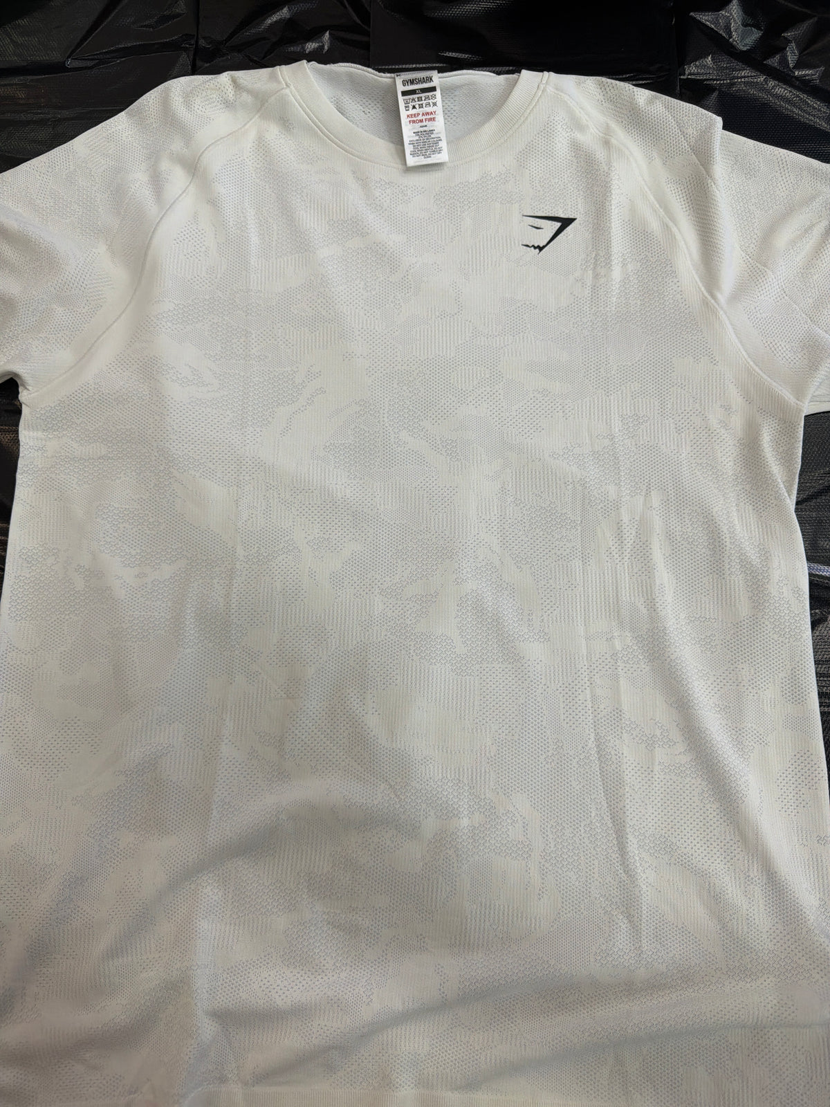 Franela gym shark blanco hueso talla XL