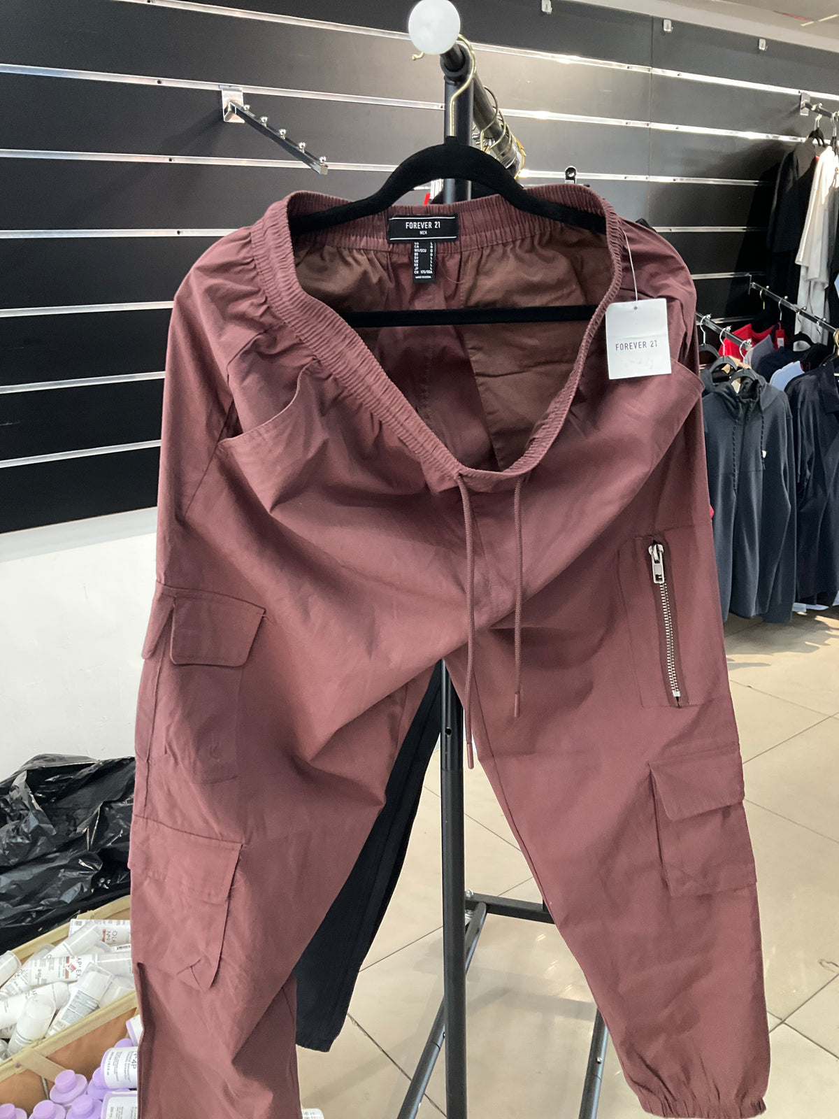 FOREVER 21 JEAN y JOGGER CABALLERO
