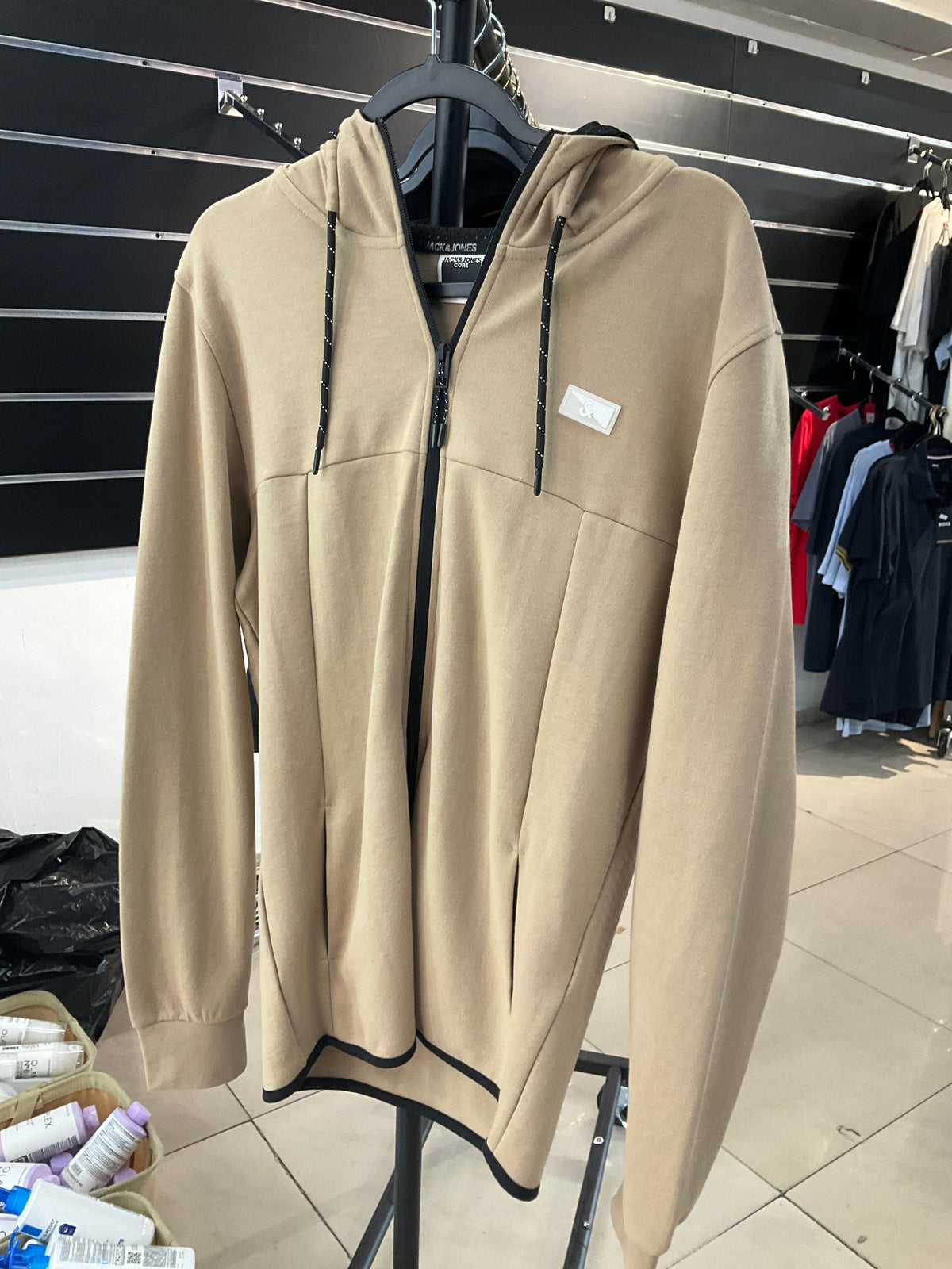 JACK & JONES