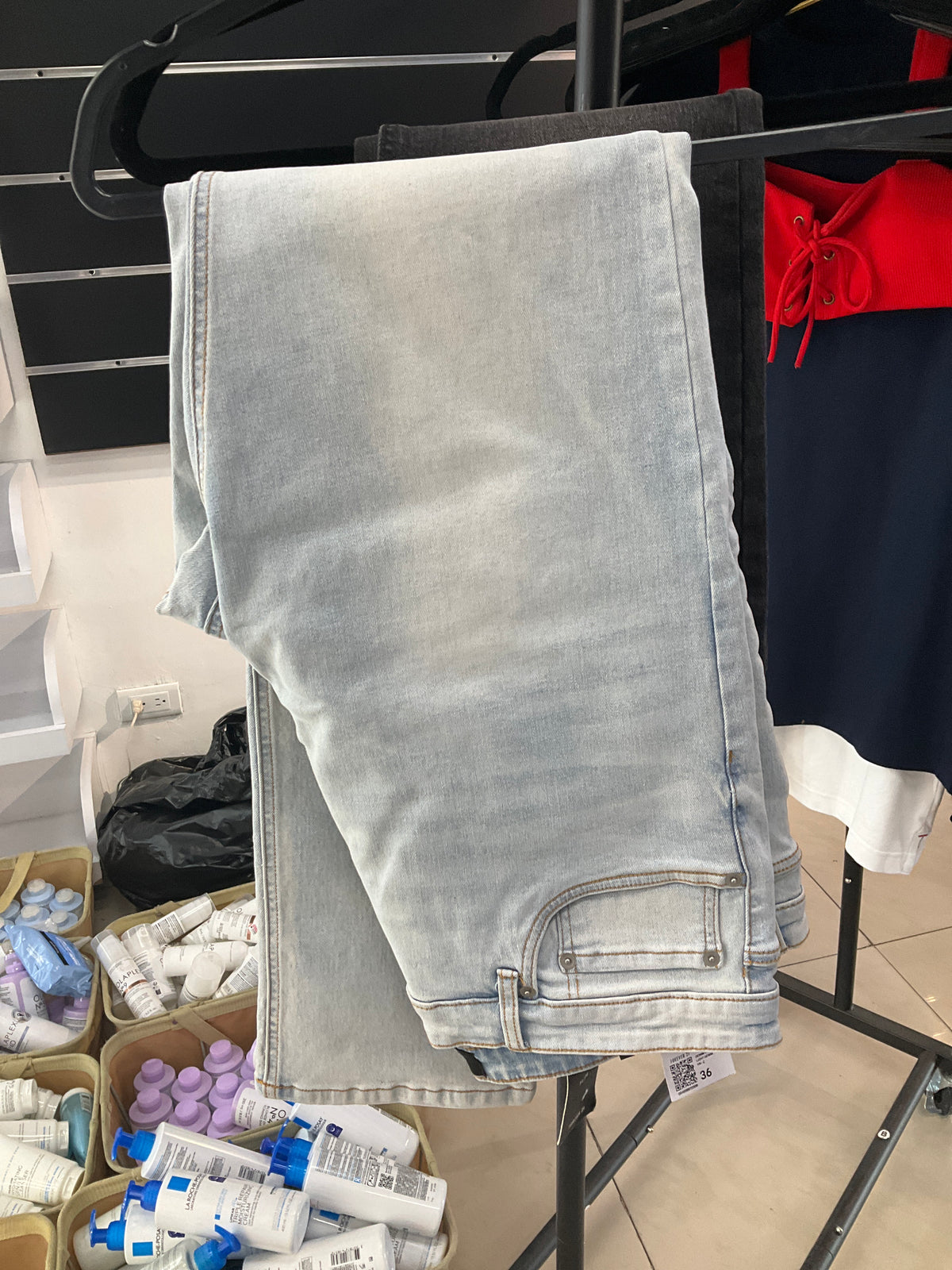 FOREVER 21 JEAN y JOGGER CABALLERO