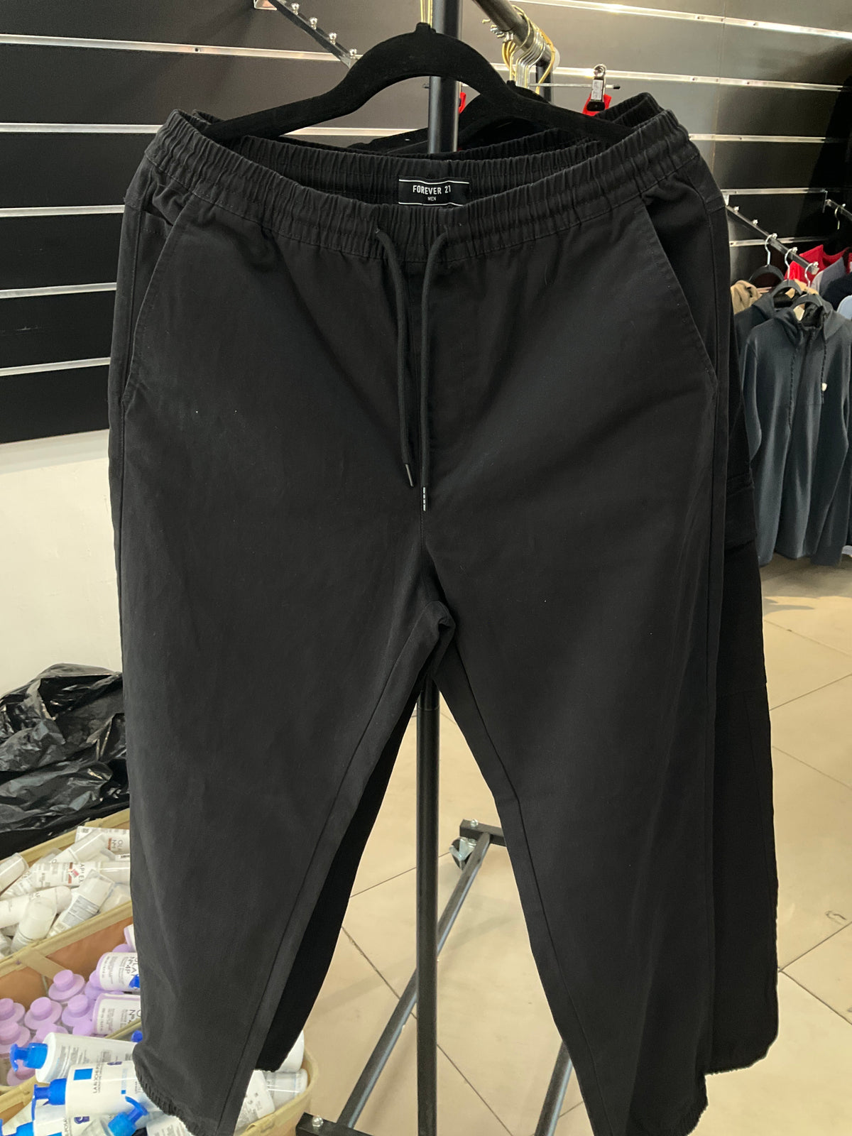FOREVER 21 JEAN y JOGGER CABALLERO