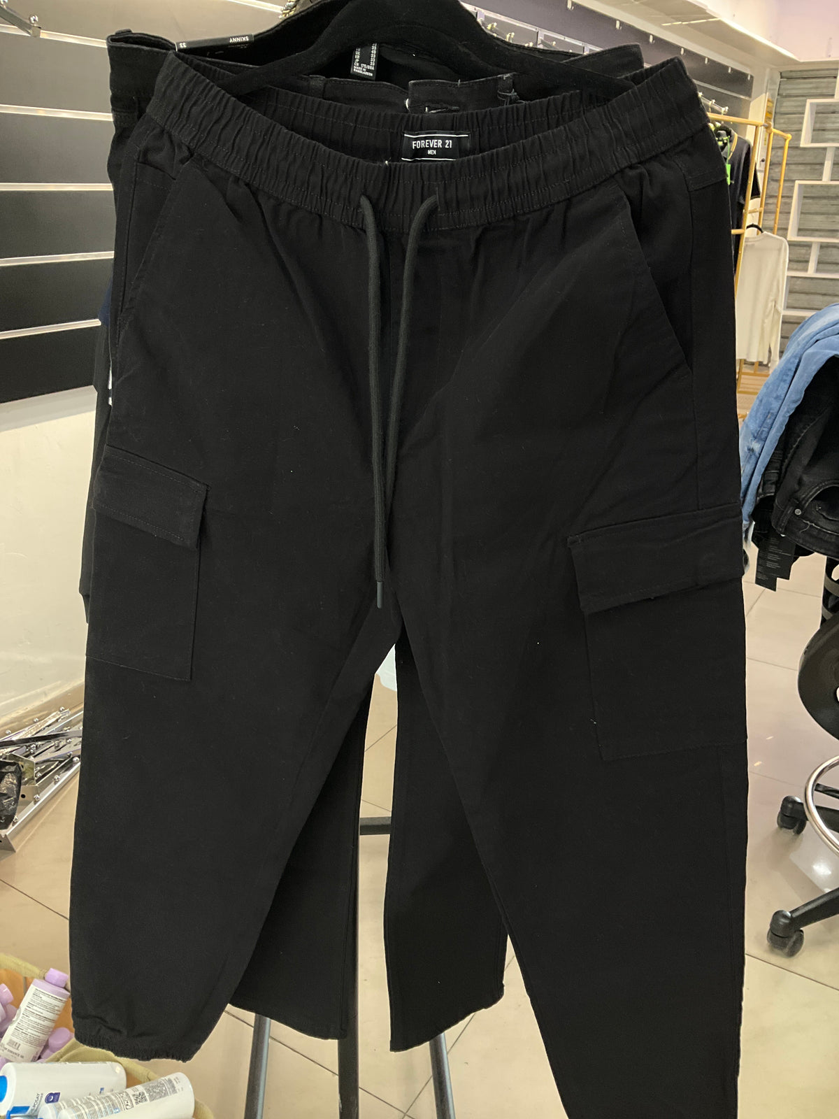 FOREVER 21 JEAN y JOGGER CABALLERO