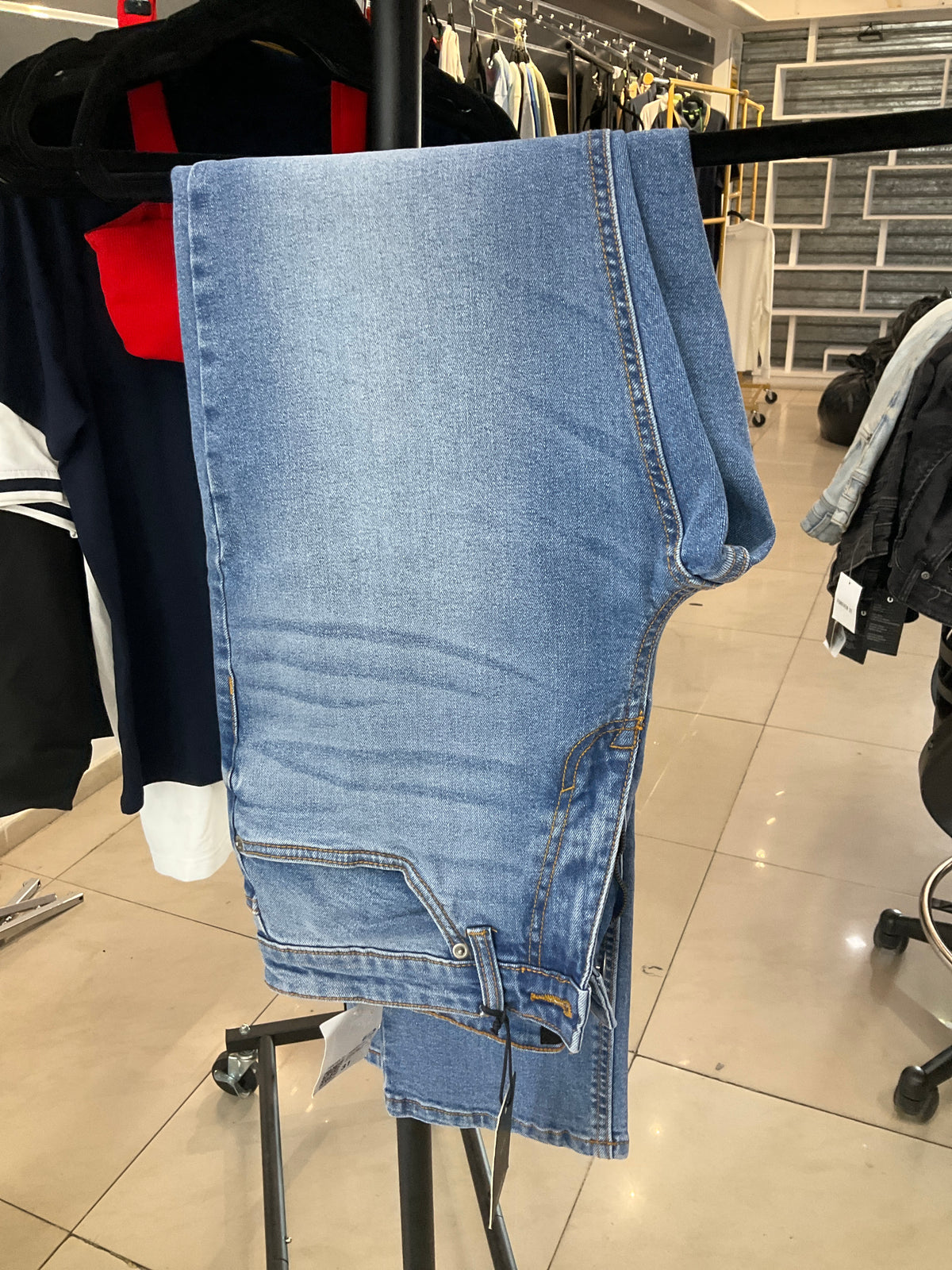 FOREVER 21 JEAN y JOGGER CABALLERO