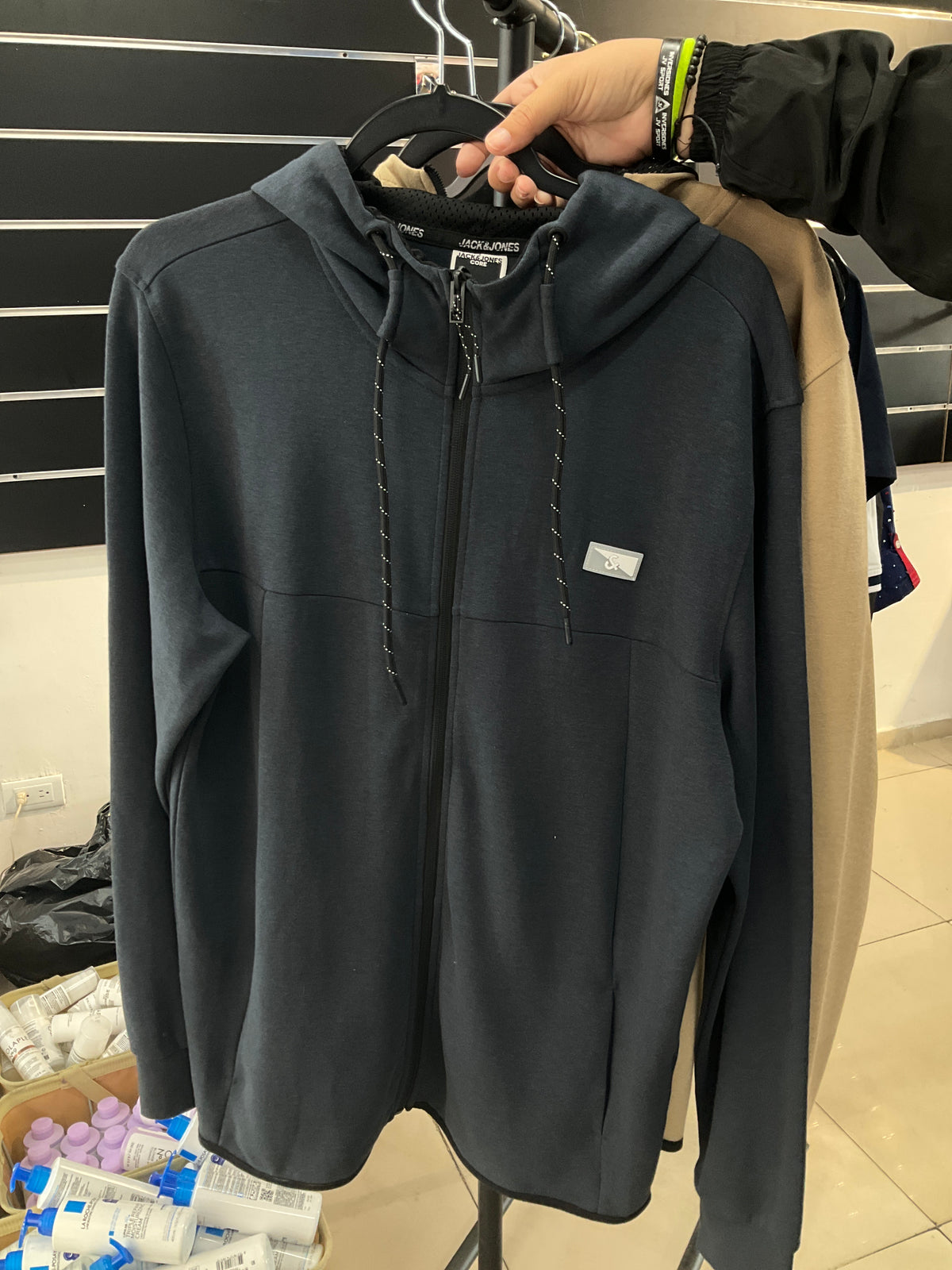 JACK & JONES